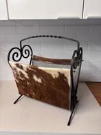 Gietijzeren tijdschriftenhouder met koeienhuid, Ophalen, Gebruikt