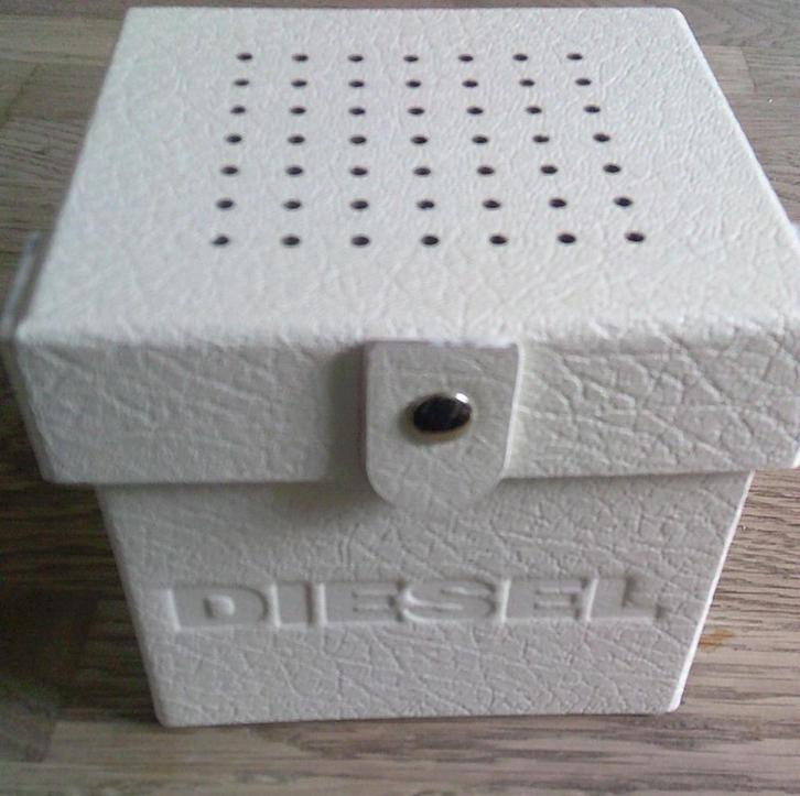 Luxe opbergbox van het merk Diesel voor horloge oid, Diversen, Cadeaupapier, Gebruikt, Ophalen of Verzenden