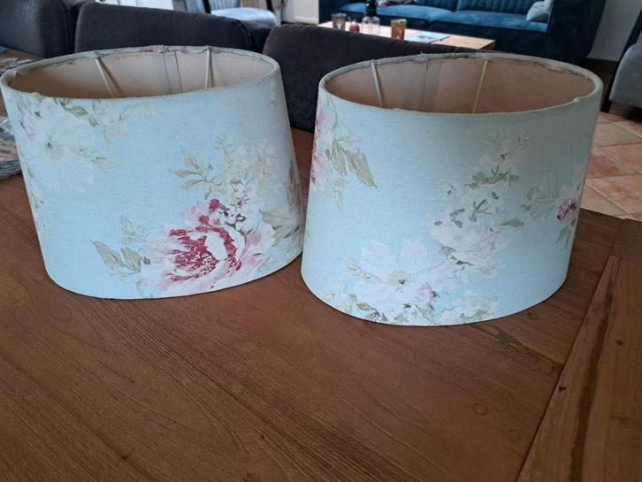 2x landelijke brocante gebloemde lampenkappen ovaal blauw, Huis en Inrichting, Lampen | Lampenkappen, Gebruikt, Minder dan 25 cm