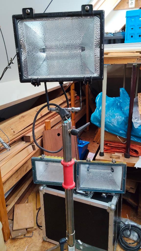 Bouwschijnwerper met statief, Doe-het-zelf en Verbouw, Bouwverlichting, Gebruikt, Lamp met armatuur, 500 watt of meer, Met statief