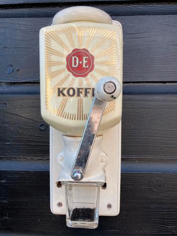 Te koop oude wand koffiemolen Douwe Egberts beschikbaar voor biedingen