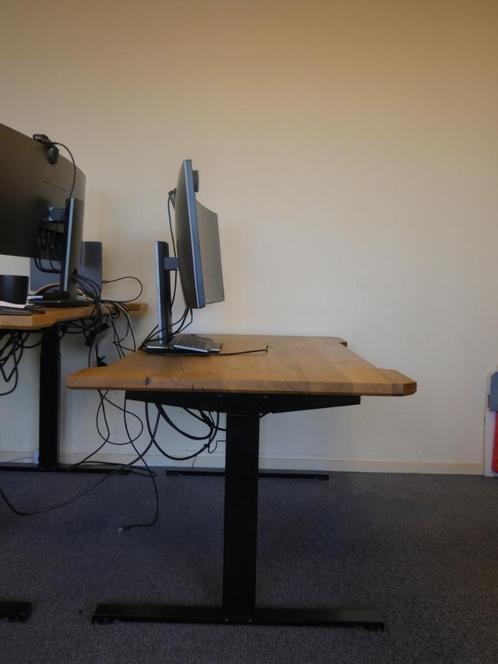 In hoogte verstelbaar bureau met massief eikenhouten blad, Huis en Inrichting, Bureaus, Zo goed als nieuw, Stabureau, Elektrisch