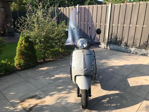 La Souris SouriniTopstaat Vespa model Bj 2021 KM5500 € 675., Fietsen en Brommers, Scooters | Overige merken, Zo goed als nieuw