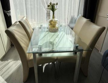  MOOIE glazen set . Eettafel +salontafel  beschikbaar voor biedingen
