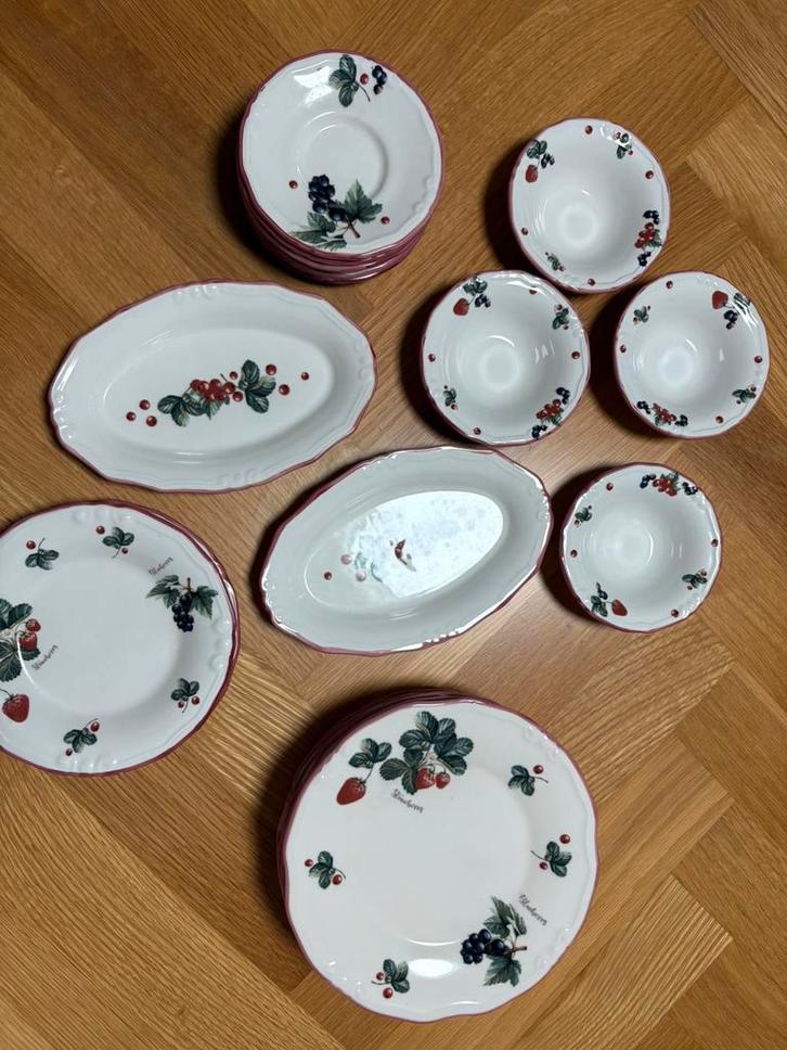 Serviesset met aardbeien, Antiek en Kunst, Antiek | Servies compleet, Ophalen
