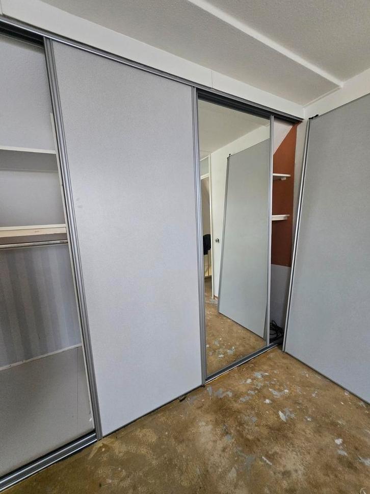 Inbouwkast met grote spiegel schuifdeur, Huis en Inrichting, Kasten | Kledingkasten, Gebruikt, 200 cm of meer, Ophalen
