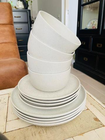 Ona Forma Servies 4 persoons pas gekocht, beige met stipjes beschikbaar voor biedingen