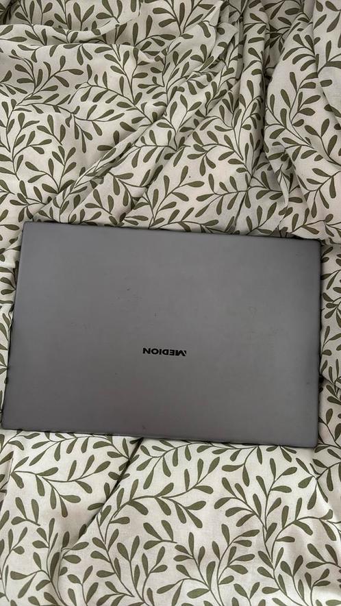 Medion laptop + oplader, Audio, Tv en Foto, Home Cinema-sets, Zo goed als nieuw, Overige merken, Ophalen of Verzenden