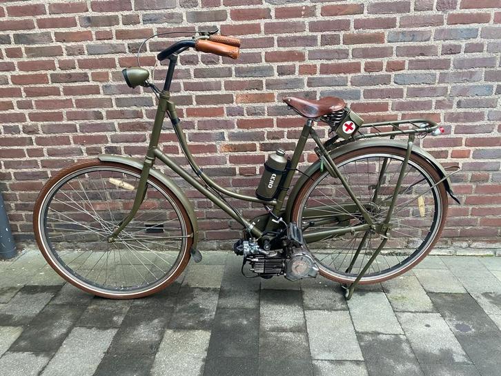 Unieke KERO fiets met Mosquito hulpmotor – legeruitvoering, Fietsen en Brommers, Fietsen | Oldtimers, Ophalen