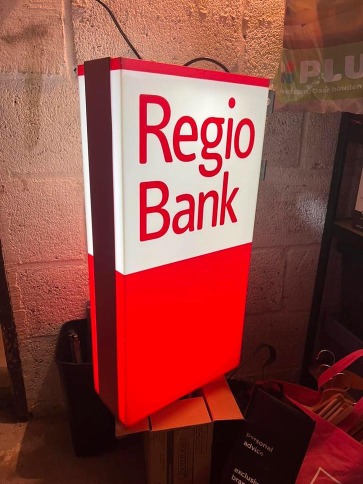 Lichtbak reclamebord van regiobank, Verzamelen, Automaten | Overige, Zo goed als nieuw, Ophalen