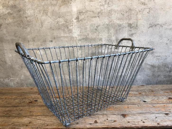 Vintage metalen rechthoekige mand / houtmand met handvatten, Huis en Inrichting, Kachels, Gebruikt, Vrijstaand, Houtkachel, Hout