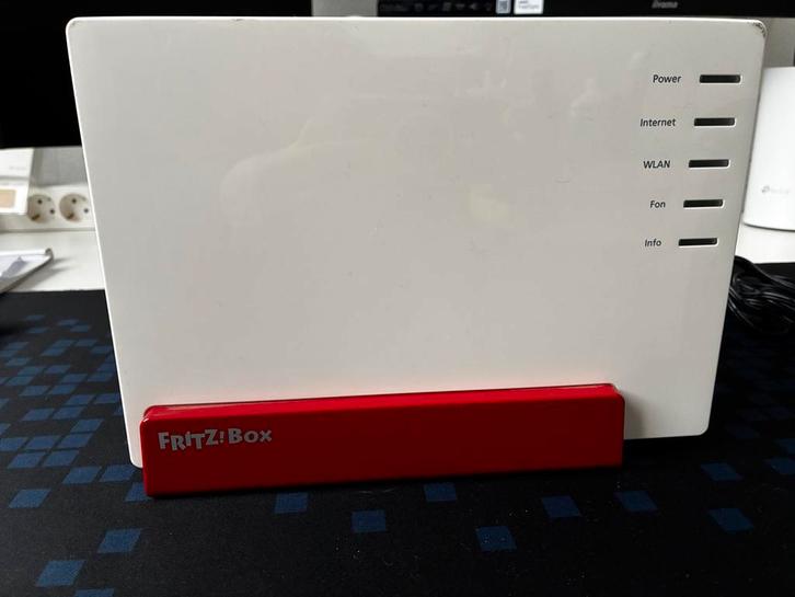 Fritzbox 7581 Router - Zo goed als nieuw!, Computers en Software, Routers en Modems, Zo goed als nieuw, Router met modem, Ophalen of Verzenden