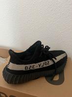 Adidas Yeezy Boost 350 V2 Zwart/Grijs Maat 44, Kleding | Heren, Ophalen of Verzenden, Gedragen, Zwart, Sneakers of Gympen