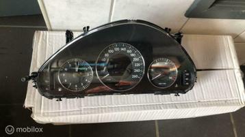 Instrumentenpaneel Mercedes E-klasse W211 A2115404548 beschikbaar voor biedingen