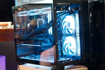 Game pc RTX 4090 24GB/ Ryzen 7 9800X3D / 4k Gaming computer beschikbaar voor biedingen