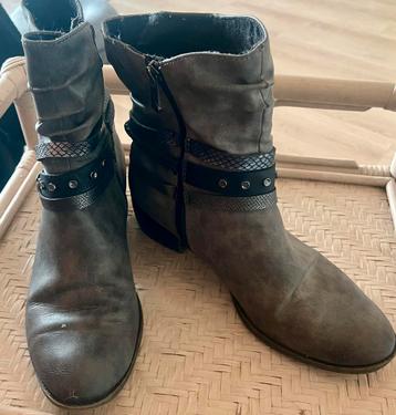 Enkelaarsjes beschikbaar voor biedingen