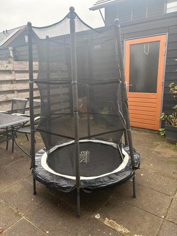 Salta Junior 140 trampoline Zwart met veiligheidsnet beschikbaar voor biedingen