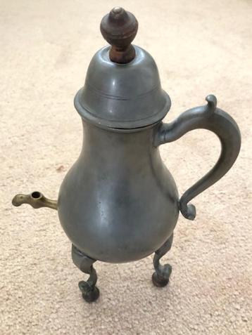 Oud tinnen koffiekannetje beschikbaar voor biedingen