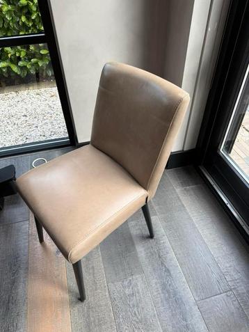 4 lederen stoelen echt z.g.a.n. beschikbaar voor biedingen