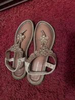 Elegante sandalen met bloemendetails, Ophalen of Verzenden, Zo goed als nieuw, Bruin, Sandalen of Muiltjes