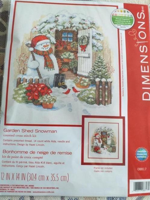 Borduurpakket Garden Shed Snowman van Dimensions, Hobby en Vrije tijd, Borduren en Borduurmachines, Nieuw, Borduurpakket, Ophalen of Verzenden