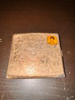 Verzilverde sigaretten etui met Saddam Hussein foto, Antiek en Kunst, Ophalen of Verzenden