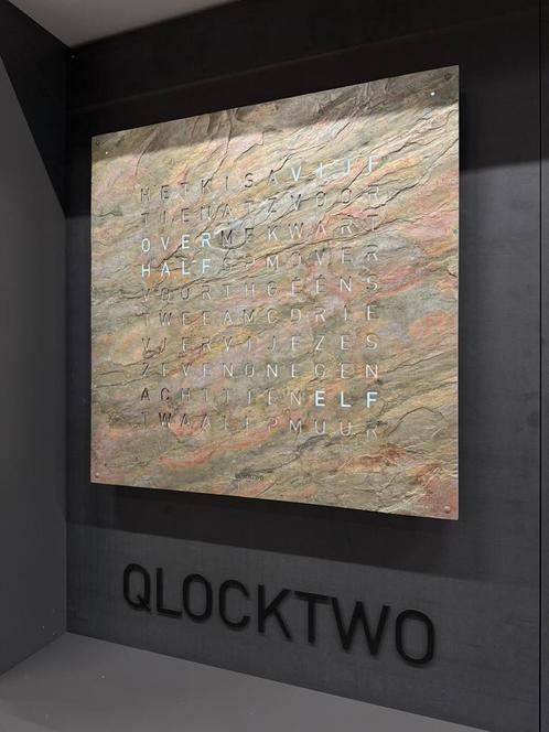 Nieuw Biegert en Funk Qlocktwo Glintscape Woordklok Klok 90, Huis en Inrichting, Woonaccessoires | Klokken, Nieuw, Ophalen of Verzenden