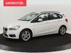 BMW 2-serie Active Tourer 220i High Executive | Trekhaak | H, Auto's, BMW, 1998 cc, 730 kg, Wit, Bedrijf