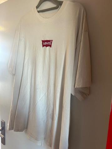 Levi T shirt creme wit in nieuwstaat Maat L beschikbaar voor biedingen