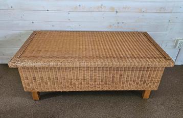 Rieten opbergkist / salontafel op pootjes 120x60x46cm beschikbaar voor biedingen