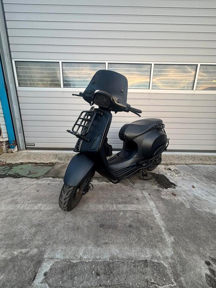 Vespa sprint brom 50cc, Fietsen en Brommers, Scooters | Vespa, Zo goed als nieuw, Overige modellen, Maximaal 45 km/u, Benzine