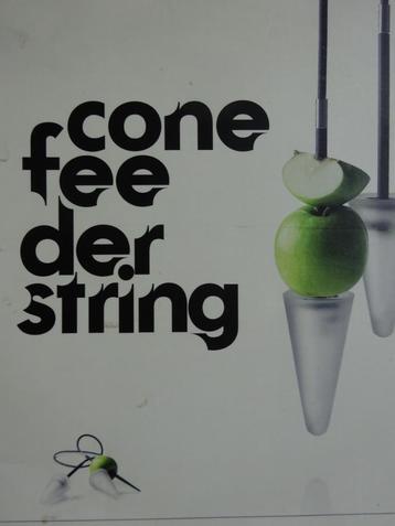 Pernille Vea- Cone feeder string Menu- glazen voeder koord beschikbaar voor biedingen