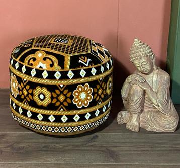 Oosterse stijl poefje - 40cm x 30cm hoog - Handgemaakt beschikbaar voor biedingen