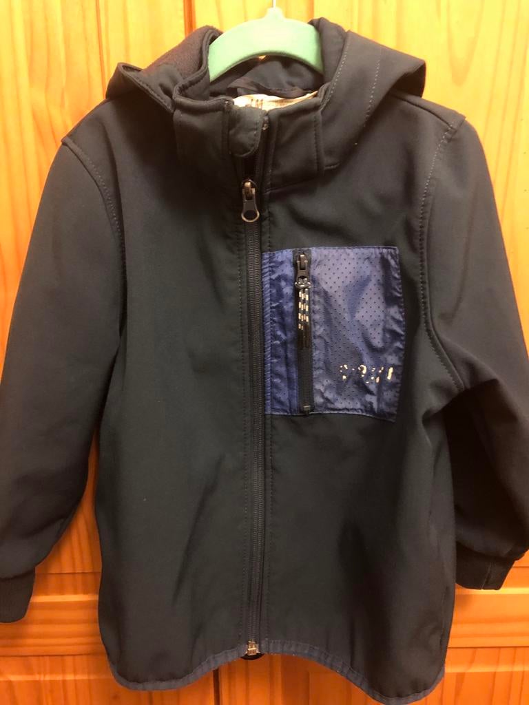 H&M softshell jas Jongen Maat 110, Kinderen en Baby's, Ophalen of Verzenden, Zo goed als nieuw, Jongen, Overige typen