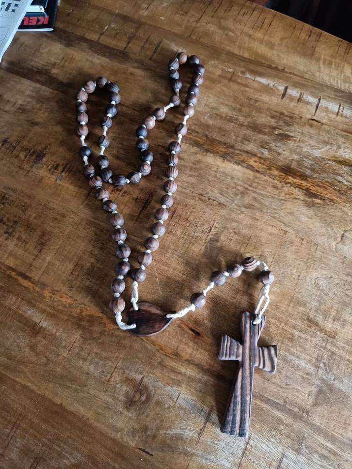 Grote Houten Rozenkrans met Lourdes Inscriptie, Antiek en Kunst, Antiek | Religie, Ophalen of Verzenden