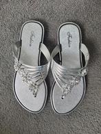 Nieuwe slippers, Kleding | Dames, Schoenen, Ophalen of Verzenden, Nieuw