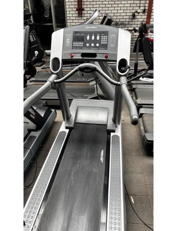 Life Fitness CLST Integrity Treadmill beschikbaar voor biedingen