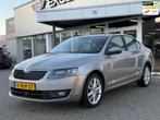 Skoda Octavia 1.2 TSI DSG Greentech Elegance Businessline, Gebruikt, 4 cilinders, Beige, Origineel Nederlands