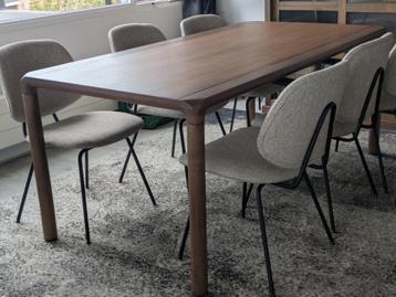Zuiver eettafel storm beschikbaar voor biedingen