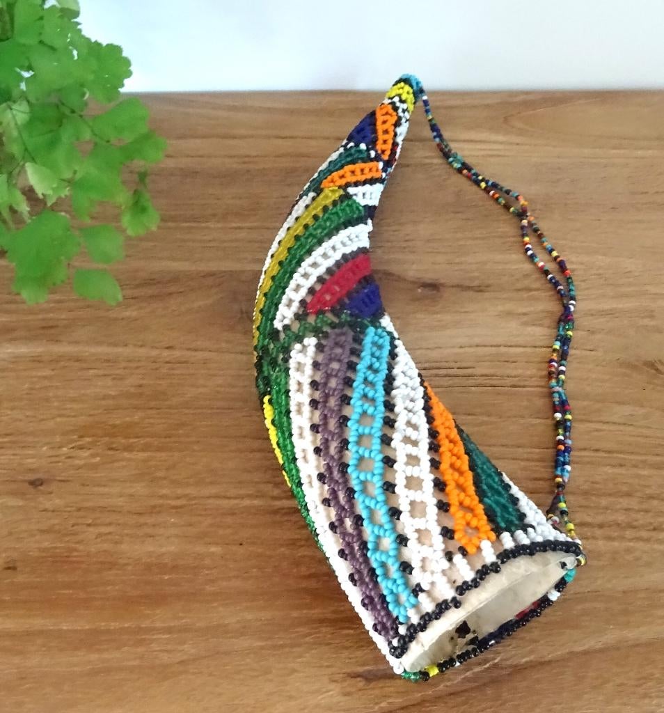 Ndebele folk art, Zuid Afrika. Prachtige handbeaded veehoorn, Verzenden