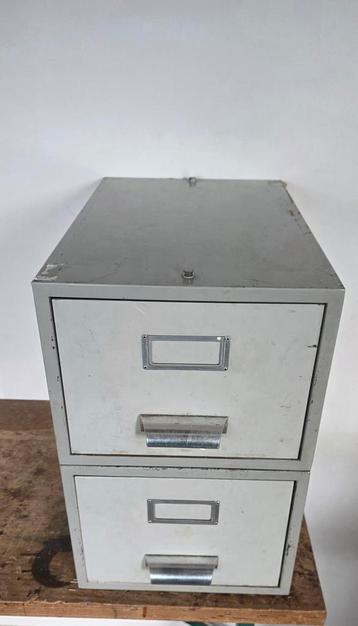 Industriële lades beschikbaar voor biedingen