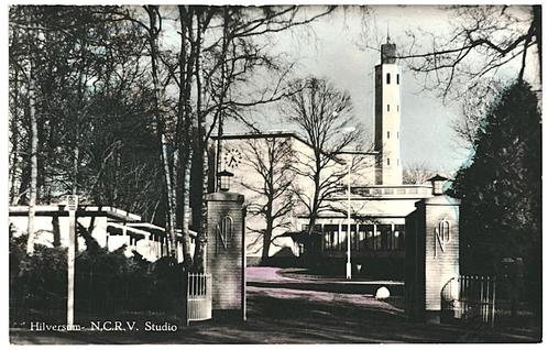 962238	Hilversum	N.C.R.V. Studio 	Nette oude kaart Onbeschre, Verzamelen, Ansichtkaarten | Nederland, Ongelopen, Noord-Holland