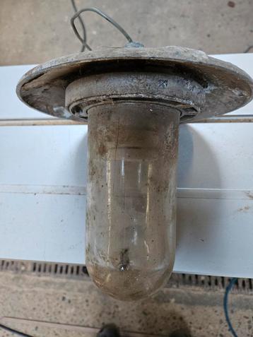 Vintage industriele buiten lamp beschikbaar voor biedingen