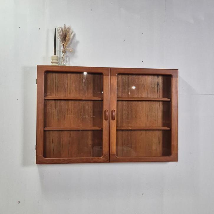 Dyrlund vintage jaren 60 wandmeubel vitrine display Deens, Huis en Inrichting, Kasten | Vitrinekasten, Zo goed als nieuw, Minder dan 100 cm