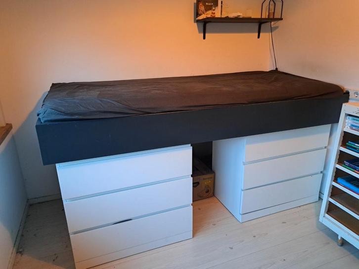 Zelfgemaakte houten(half) hoogslaper 90x210, Huis en Inrichting, Slaapkamer | Bedden, Gebruikt, Eenpersoons, 90 cm, 210 cm, Hout