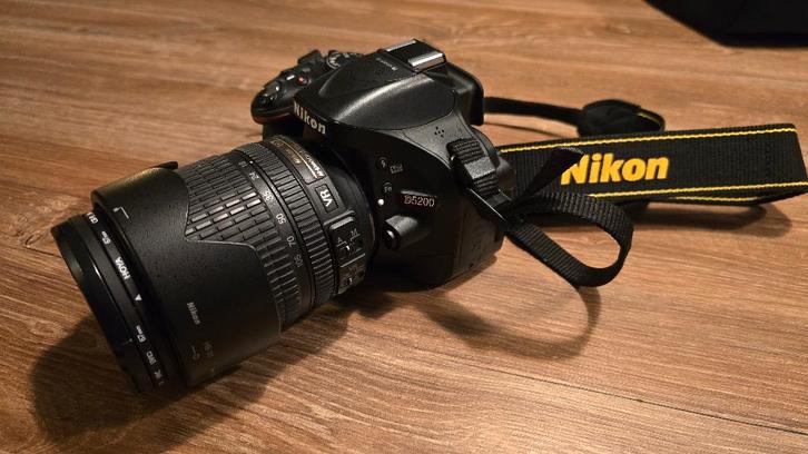Nikon 5200D + AF-S Nikkor 18-105mm 1:3.5-5.6G ZEER COMPLEET, Audio, Tv en Foto, Fotocamera's Digitaal, Gebruikt, Spiegelreflex