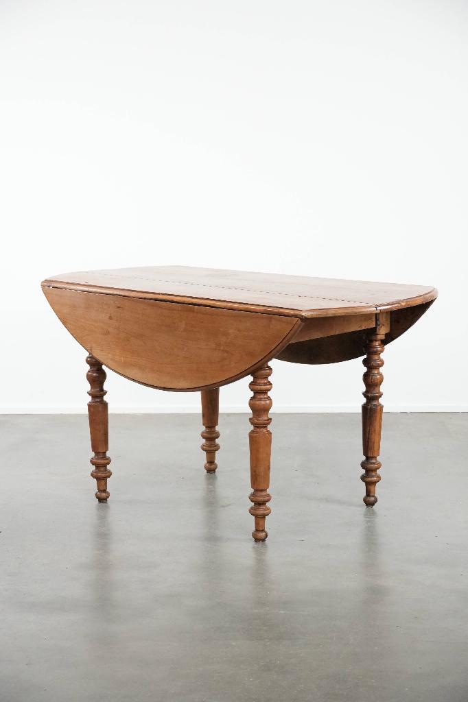 Antieke Engelse hangoor eettafel gemaakt van notenhout, Antiek en Kunst, Antiek | Meubels | Tafels, Ophalen