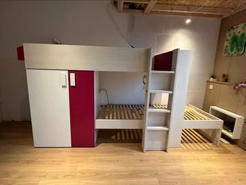 Stapelbed met veel opbergruimte, roze/wit/hout-look beschikbaar voor biedingen
