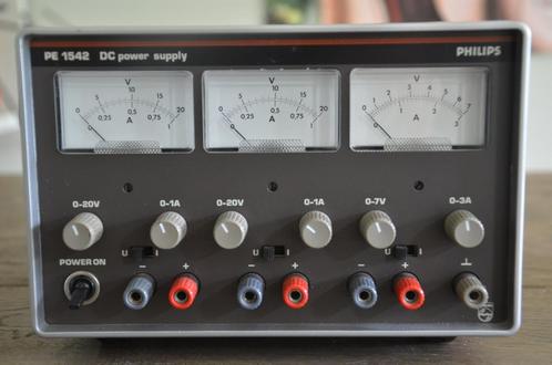 Te koop: Nette Philips PE 1542 Voeding 2X20V/1A en 1X7V/3A., Doe-het-zelf en Verbouw, Meetapparatuur, Gebruikt, Elektriciteit