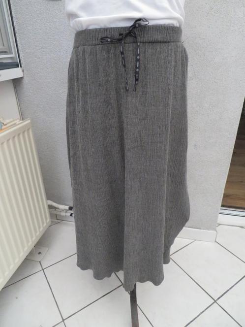 Dames rok Zusss maat L grijs, Kleding | Dames, Rokken, Zo goed als nieuw, Maat 42/44 (L), Grijs, Onder de knie, Ophalen of Verzenden